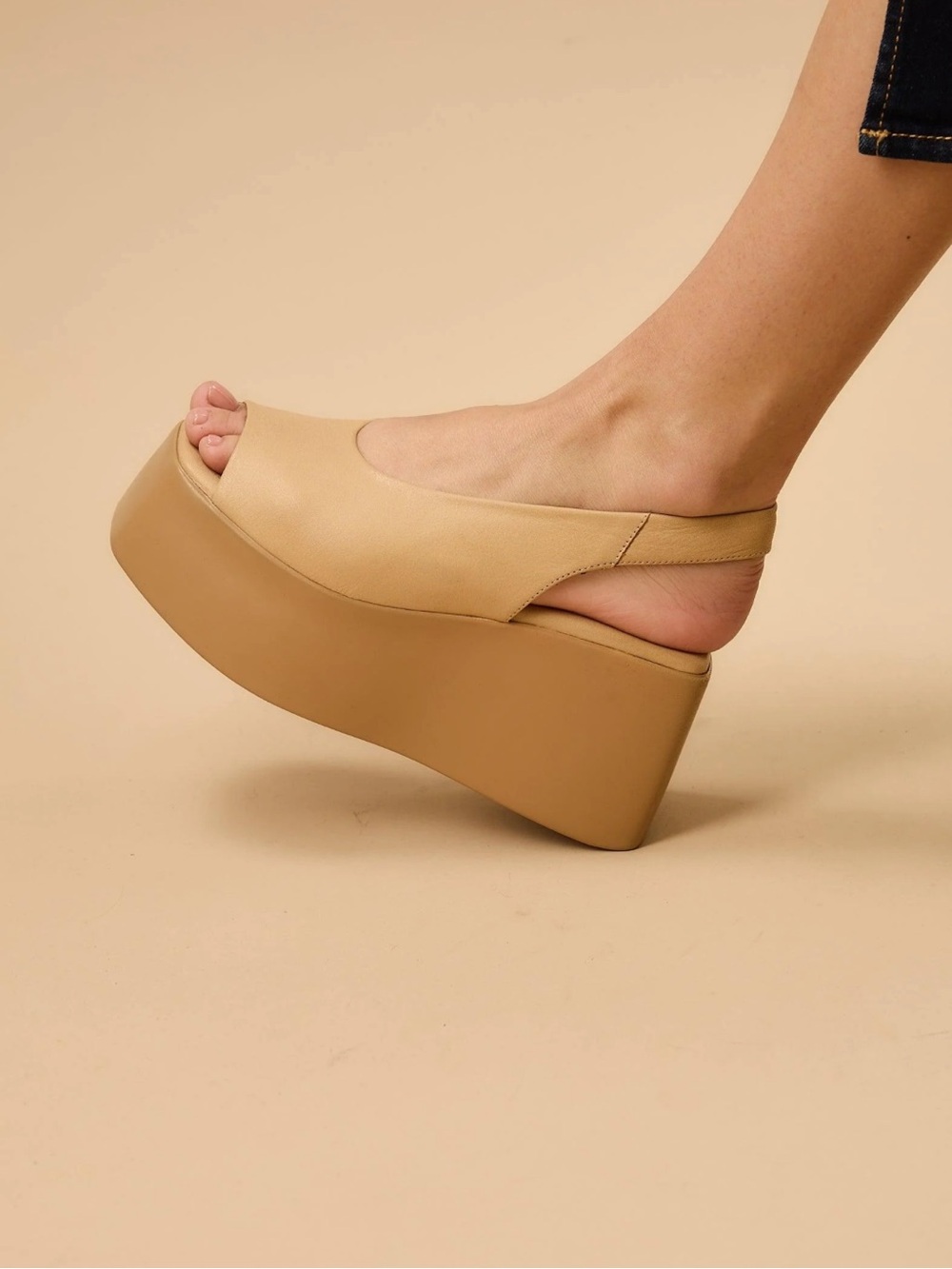 LONZA Ariadna Tan Platform Slingback Peep-Toe Wedges, size 6 - Picture 5 of 15
